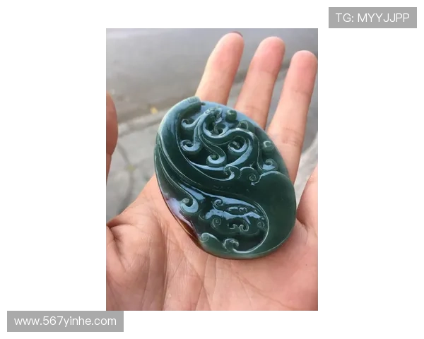 翡翠直播源：揭秘原石到成品的全程选购指南